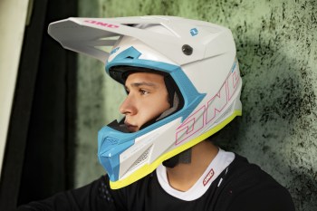 Мотокрос каска ONE INDUSTRIES X-297 HORIZON MIAMI WHITE
